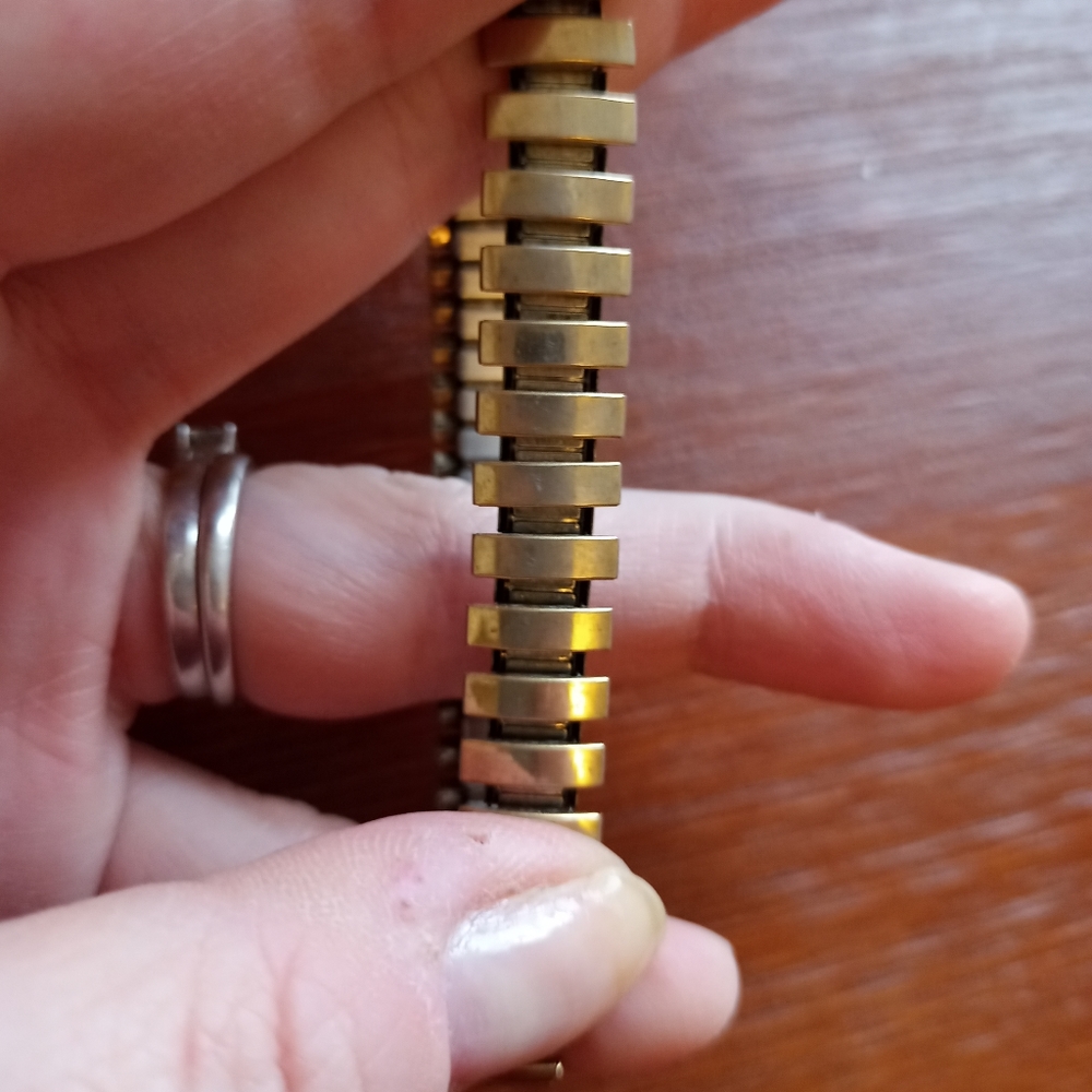 Cardinal gold watch - Picture 3 of 3